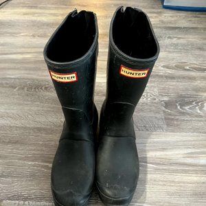 Matte black Hunter mid rainboots SIZE 8